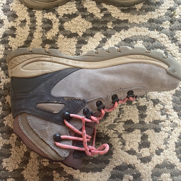 Columbia Hiking Boots - Picture 4 of 7